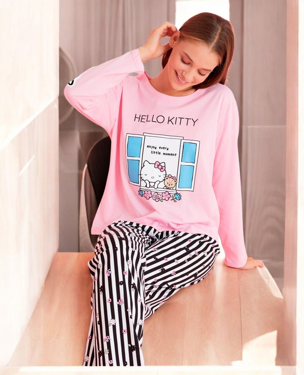 Hello Kitty Lisanslı Baskılı Bisklet Yaka Pijama Takım Anne-Kız